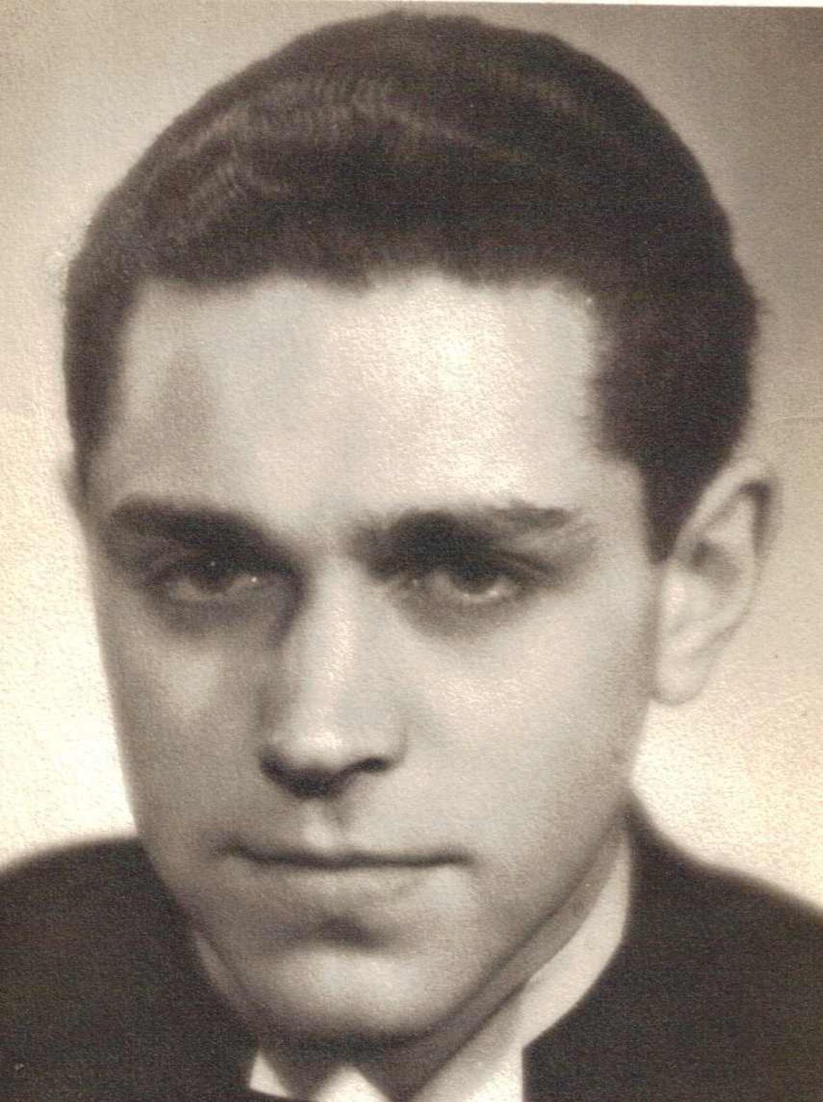 Pavel Branko-Haas, maturitné foto z roku 1940.
