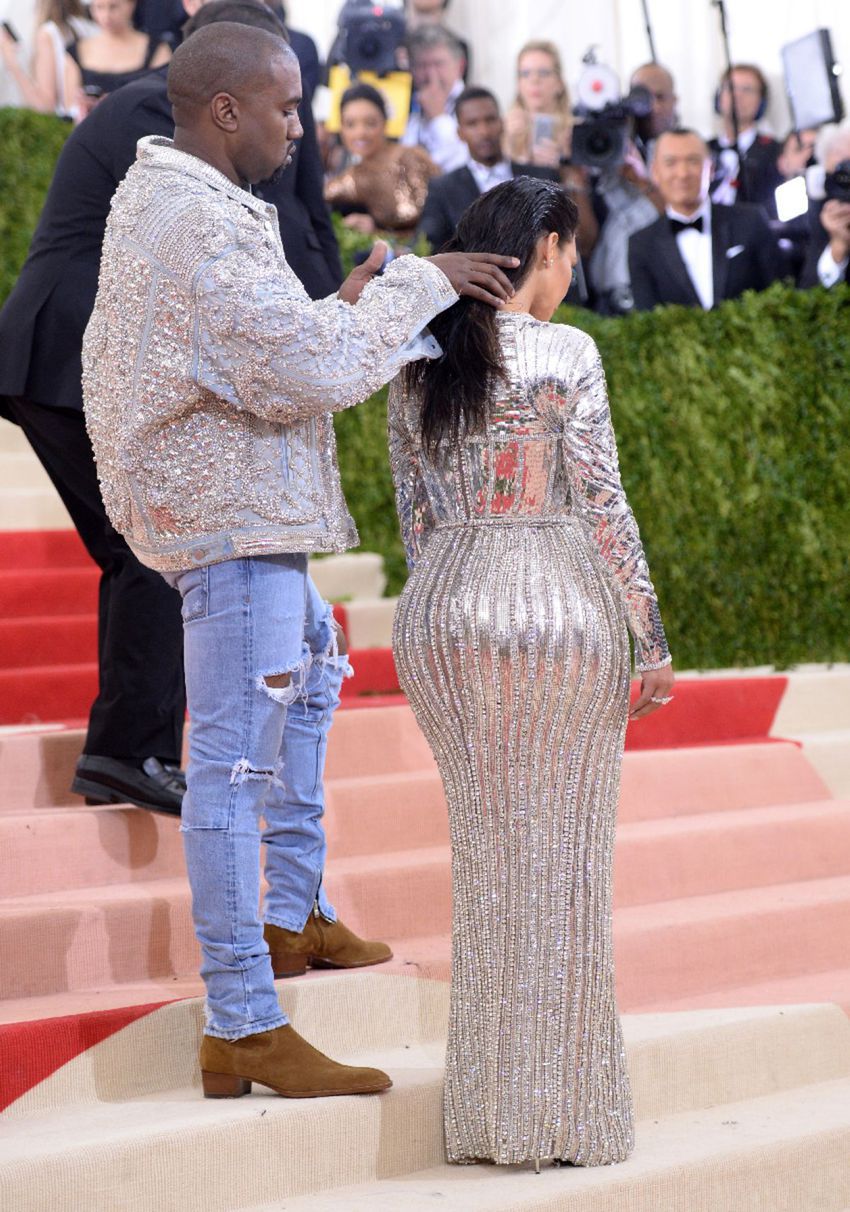 Kanye West a jeho manželka Kim Kardashian West...