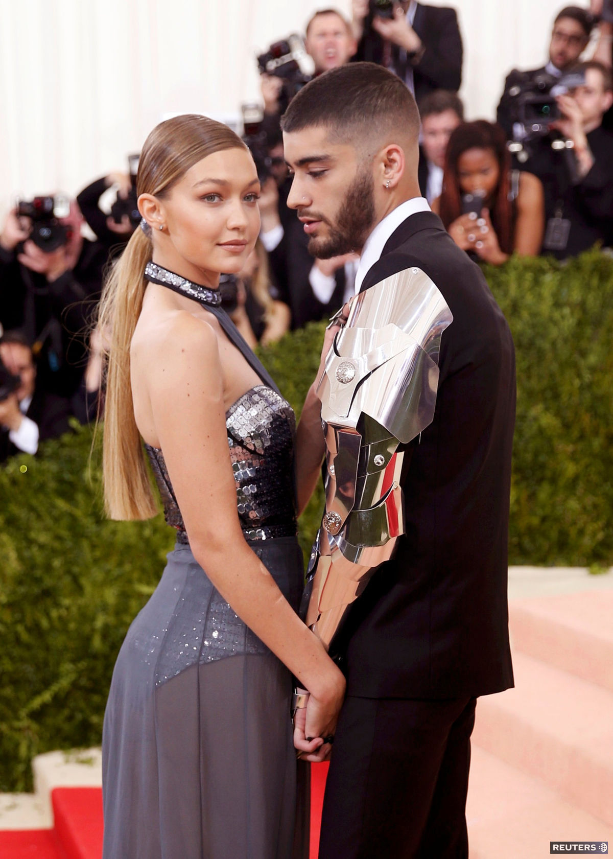 Modelka Gigi Hadid a spevák Zayn Malik počas...