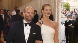 Herec Jason Statham a jeho priateľka Rosie Huntington-Whiteley.