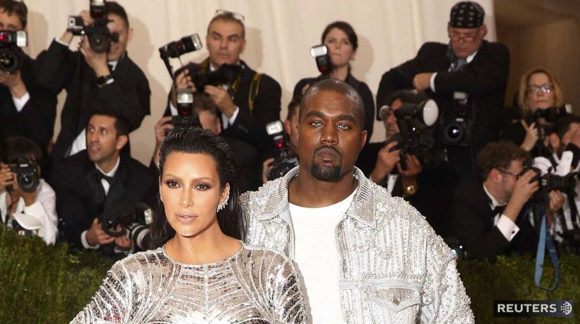 Kanye West a jeho manželka Kim Kardashian...