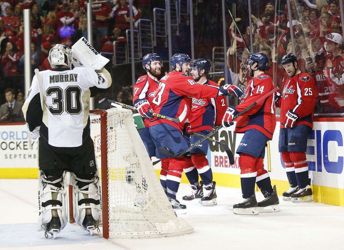 Radosť hráčov Washingtonu Capitals za bránkou...