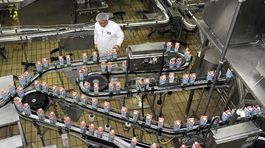 Priemerná mzda v potravinárstve vlani stúpla o 5,9 percenta na 1105 eur