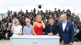 Kristen Stewart, režisér Woody Allen a herci Blake Lively, Jesse Eisenberg a Corey Stoll