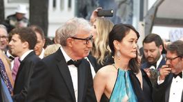 Režisér Woody Allen a jeho manželka Soon-Yi Previn.