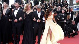 Caitriona Balfe, Dominic West, Julia Roberts, George Clooney a jeho manželka Amal Alamuddin