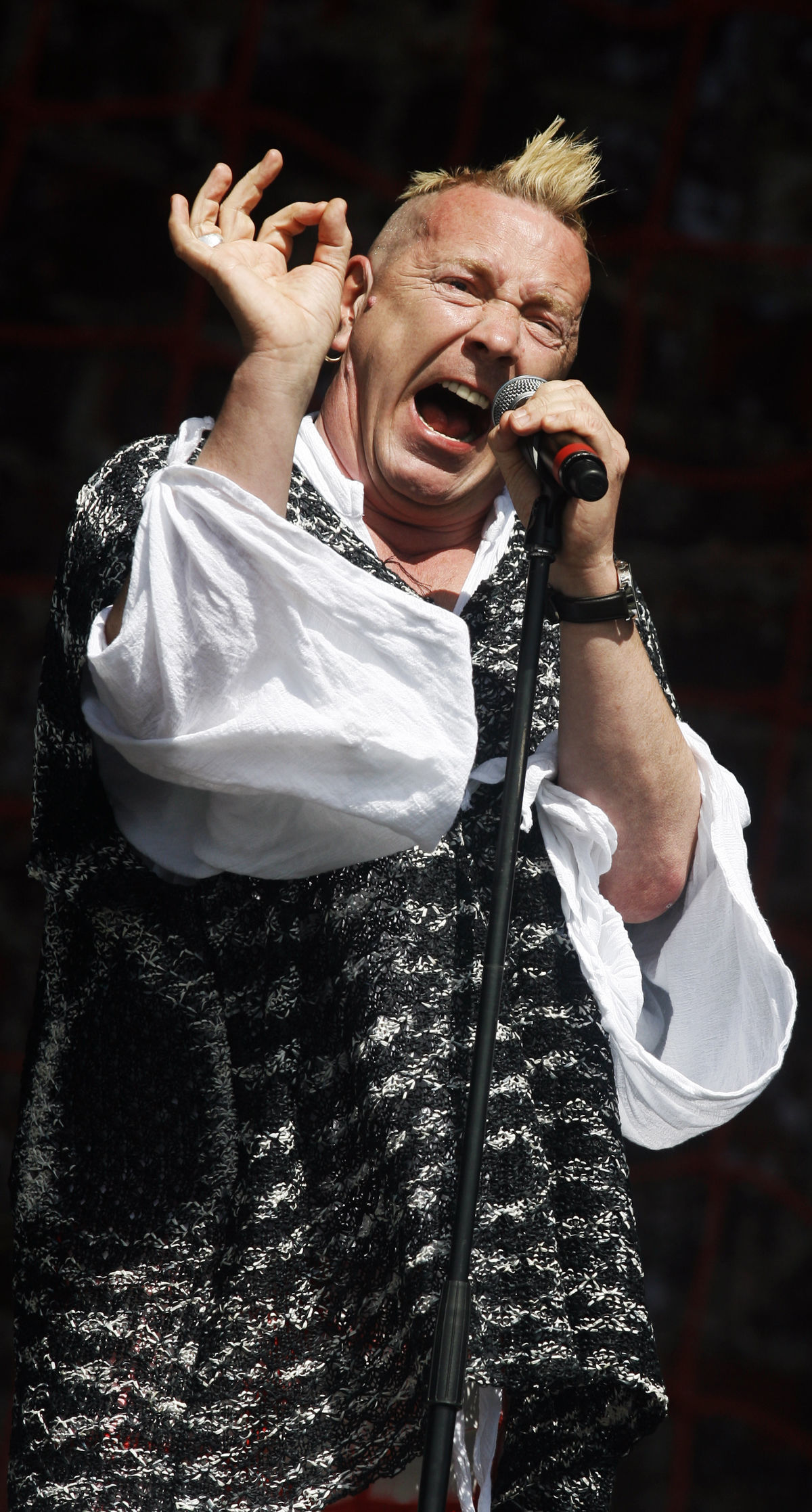John Lydon na pódiu počas festivalu v...