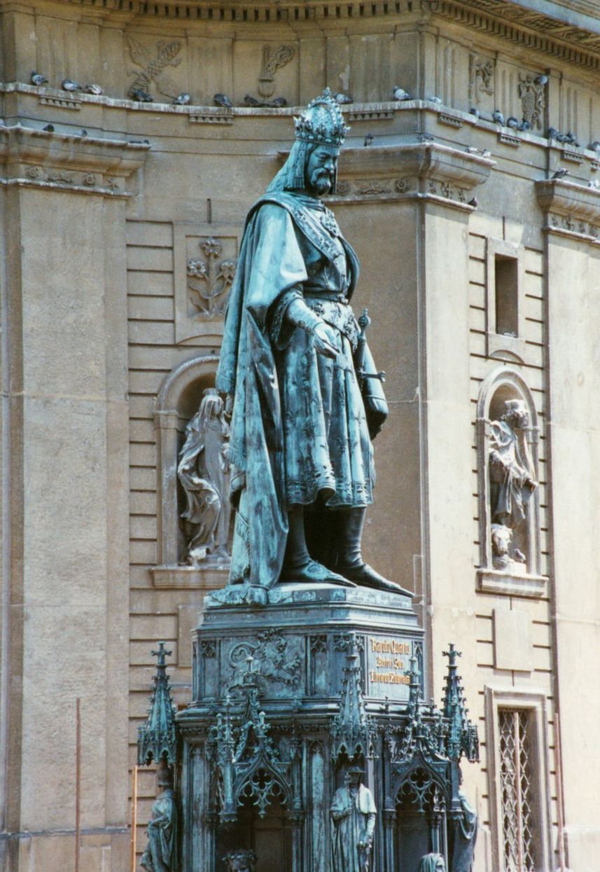 Pomník českému kráľovi a rímskemu cisárovi...