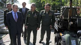 Generál pred Putinom odtrhol kľučku z predvádzaného džípu