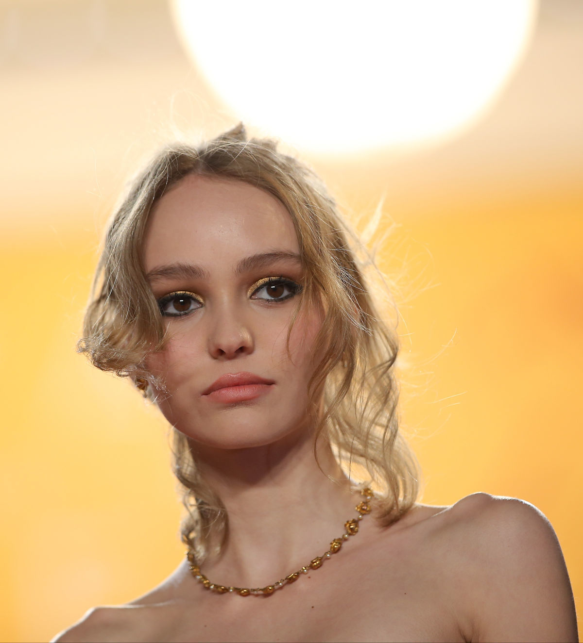 Herečka Lily-Rose Depp ohuruje svojou krásou.