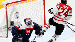 Július Hudáček, Corey Perry