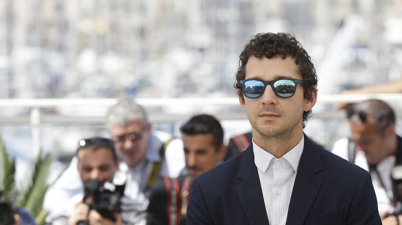 Herec Shia Labeouf poses predstavil v Cannes...