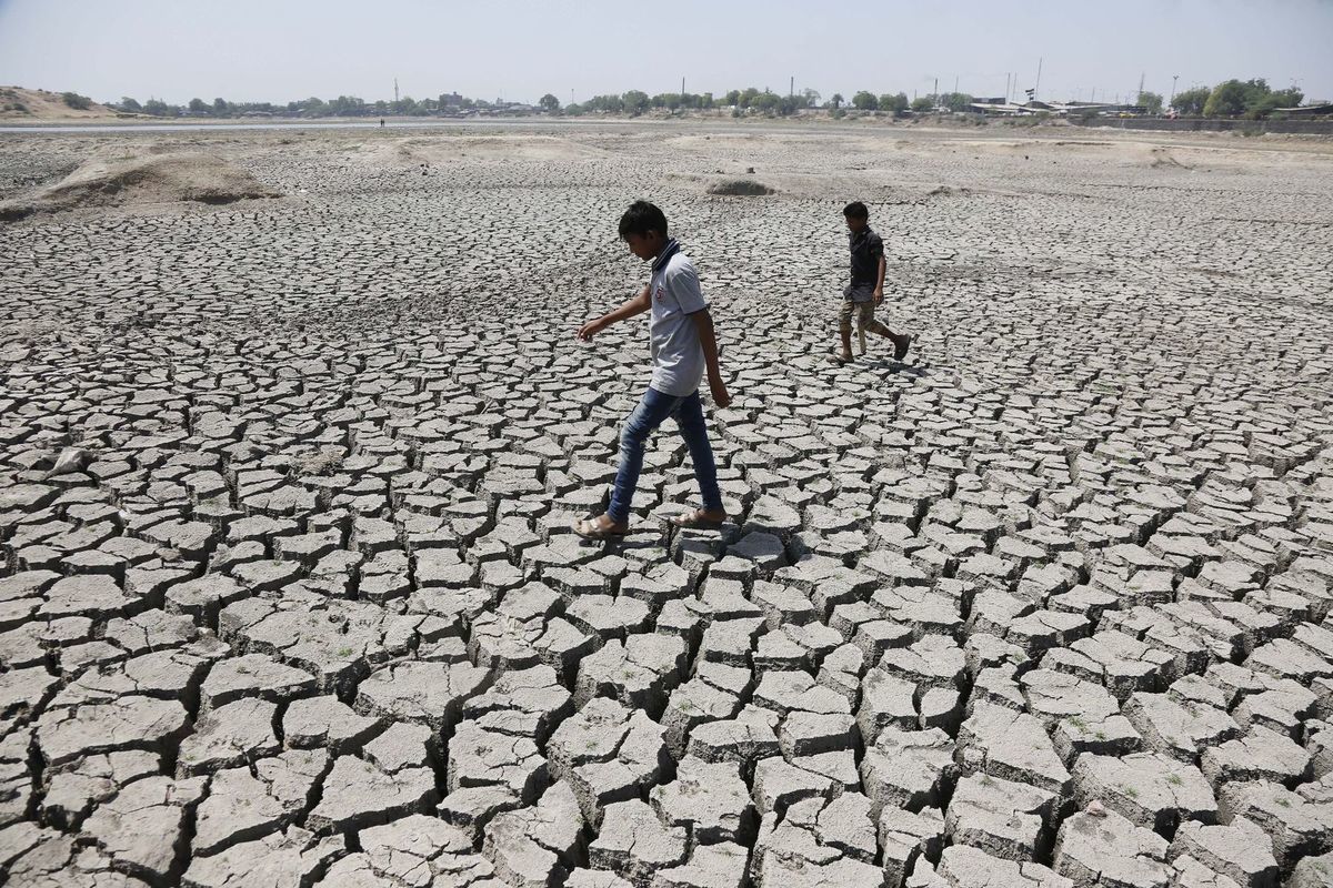 India, vysušená zem, praskliny, pukliny, sucho, horúčava, leto