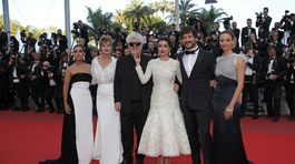 Pedro Almodovar (tretí zľava) s hercami Michelle Jenner, Adriana Ugarte, Emma Suarez, Inma Cuesta a Daniel Grao