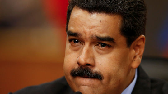 Venezuela škrtne päť núl z meny bolívar, pôvodne chcela len tri