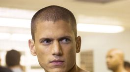 Aký nenápadný! A pritom je to potetovaný krásavec z hitu Prison Break