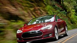 Driver Power 2016: Majitelia Tesiel nedajú na svoje autá dopustiť