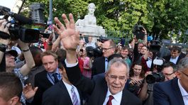 Alexander Van der Bellen je rakúskym prezidentom, zvíťazil tesne