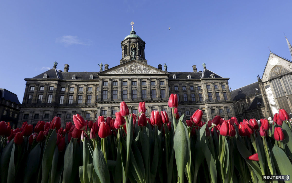 Amsterdam, Holandsko, tulipány, kráľovský palác