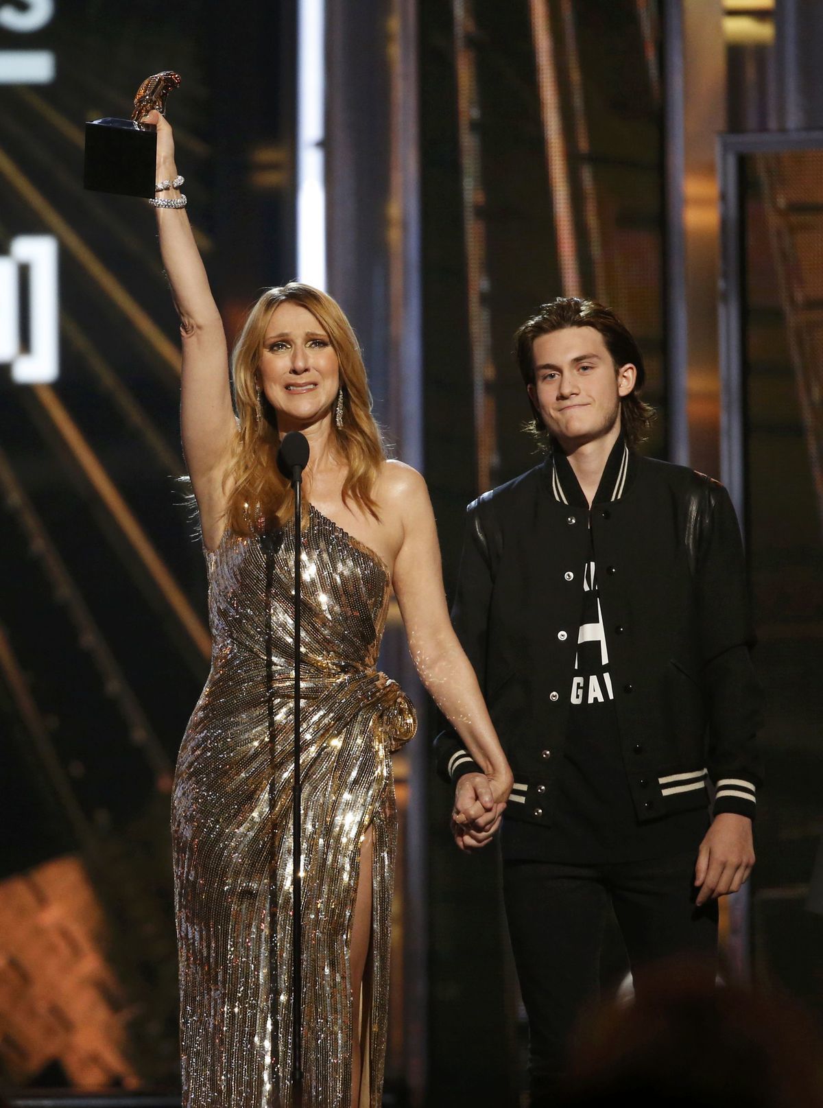 Speváčka Celine Dion si odniesla domov cenu...