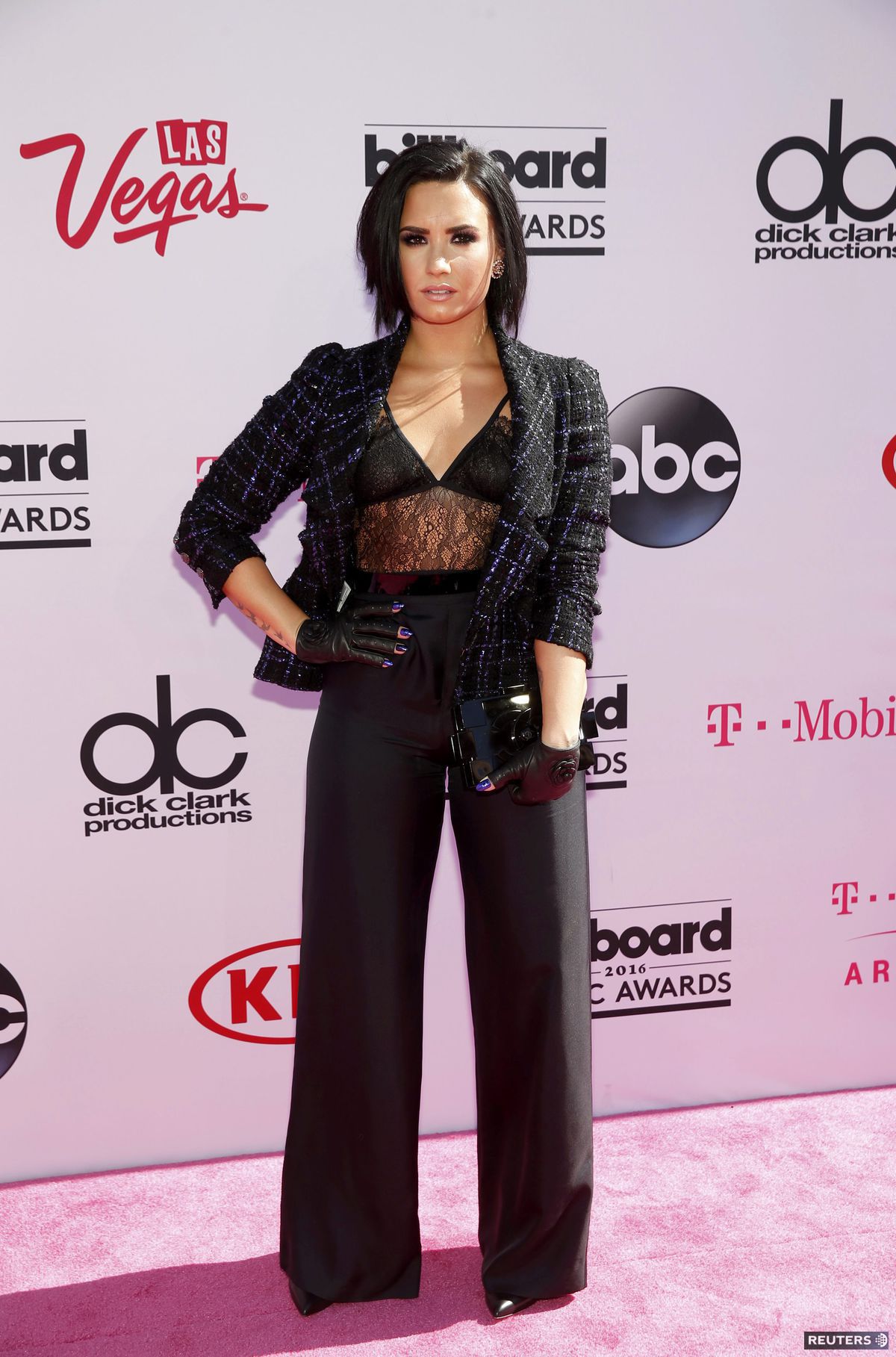 Speváčka Demi Lovato v kreácii Chanel. 