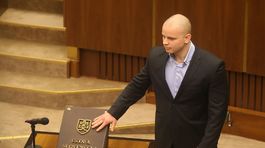 Mazurek je obvinený z extrémizmu, hrozí mu 15 rokov väzenia