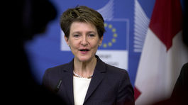 Moslimovia vo Švajčiarsku majú podať ruku učiteľkám. Zrušili im výnimku