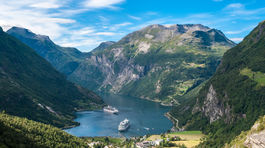 Futuristický hotel s kruhovou štruktúrou sa bude vznášať nad hladinou