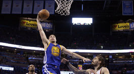 Golden State po dvoch prehrách s triumfom, Utah je v play off