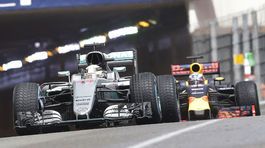 Formulu 1 kupujú Američania, Ecclestone pokračuje