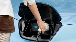 Japonsko má už viac nabíjacích staníc ako klasických 'čerpačiek'