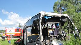 Zrážka autobusu s kamiónom pri Krupine si vyžiadala život starenky