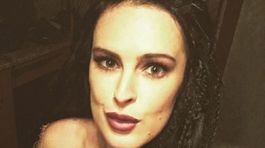 Princezná bojovníčka ukázala dekolt! Dcéra Demi Mooreovej pred kamerami