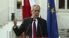 Rakúšania budú opakovať voľbu prezidenta, Van der Bellen si verí