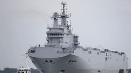Francúzi odovzdali Egyptu prvú z dvoch vojenských lodí Mistral