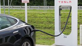 Teslu 3 nabijete iba doma. Cez Supercharger za príplatok