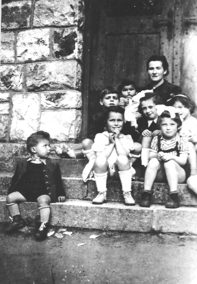 Deti z opatrovne s učiteľkou. Juliana Filová,...