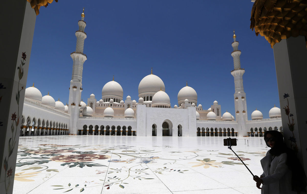 Abú Zabí, Abu Dhabi, Abu Dabi, SAE, Spojené arabské emráty, mešita, turistka, selfie, selfie palička,