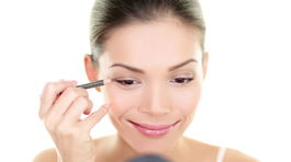 Mejkap aj pri cvičení! Toto sa deje s vašou pleťou, vystríha odborník