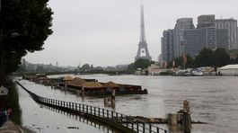 Francúzsko sužujú rozsiahle záplavy, Seina v Paríži naďalej stúpa