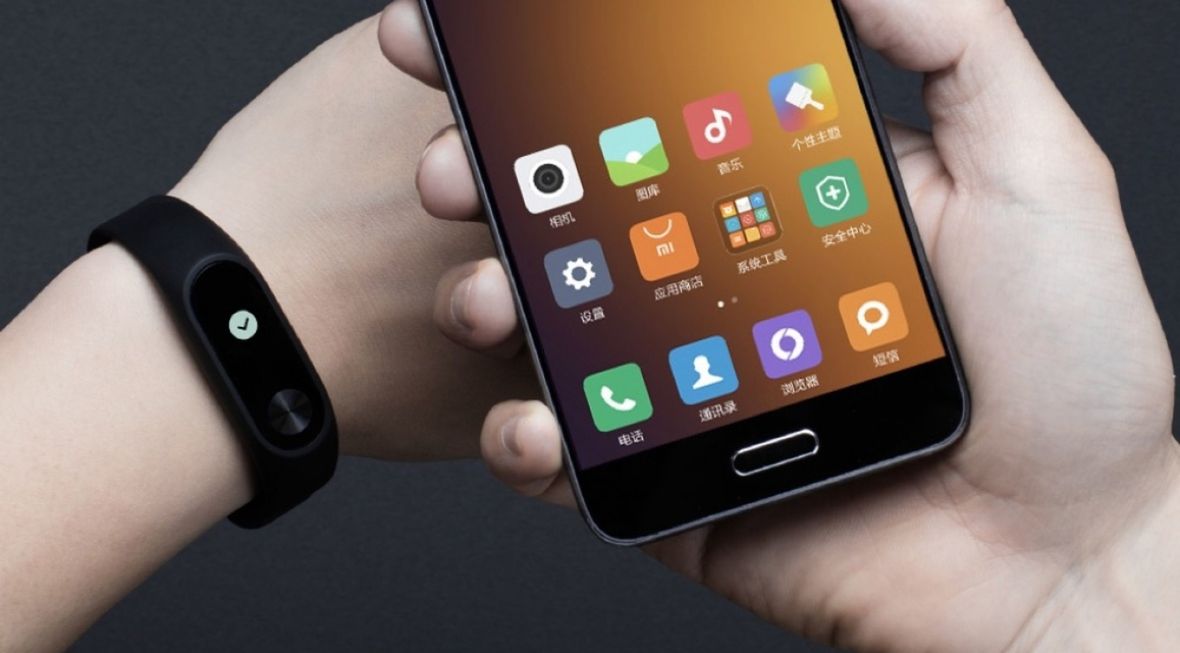 Náramok Xiaomi Mi Band 2 už má aj vlastný OLED...