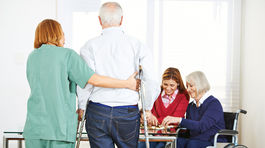 Od septembra chcú vyššie platy aj opatrovatelia