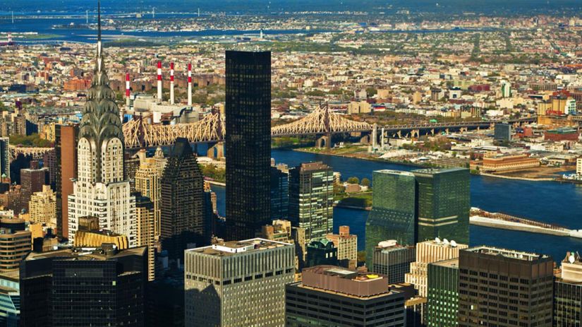 Výhľad z Empire State Building na panorámu a...
