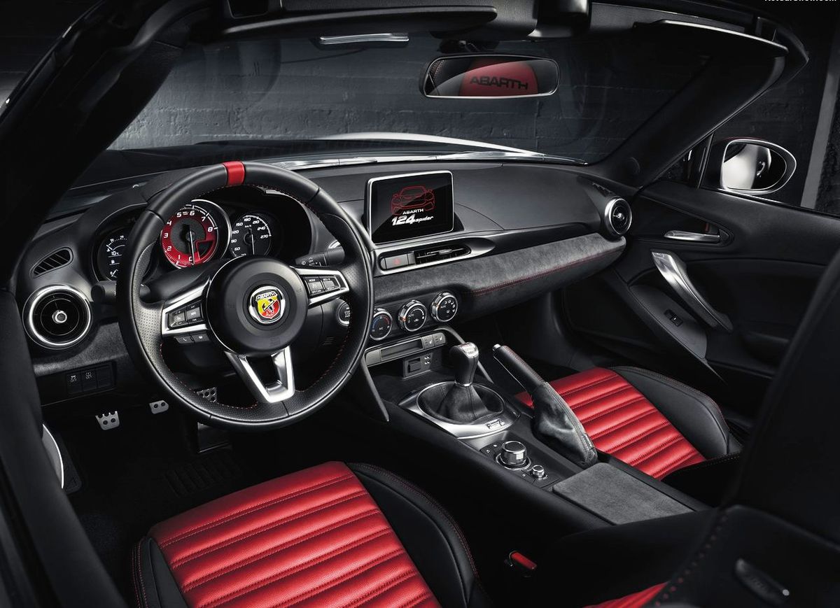 Interiér nešetrí komfortom. V sérii je...