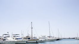 Svetový kapitál hromadia boháči v Ázii a Amerike