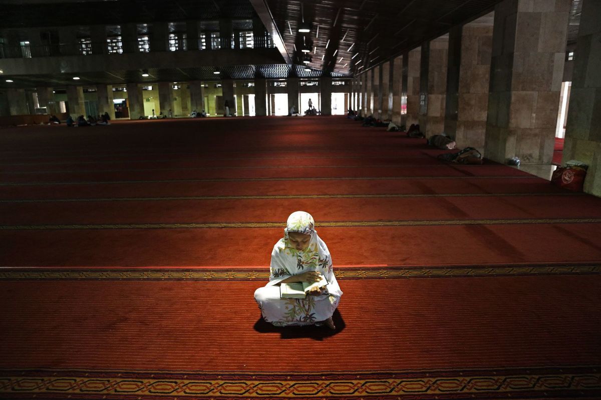 moslimka, islam, modlitba, korán, Indonézia, Jakarta, ramadán, mešita, sama
