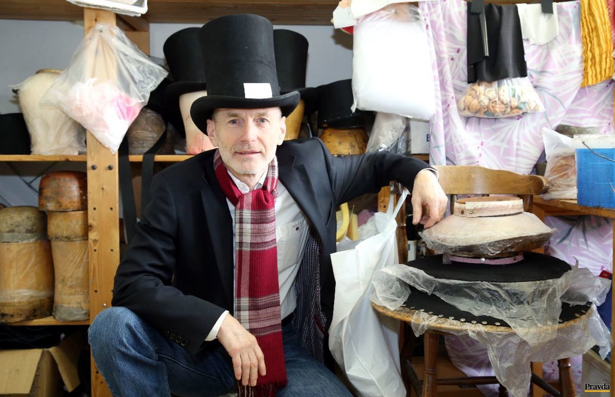 Kostýmový a scénický výtvarník Peter Čanecký.