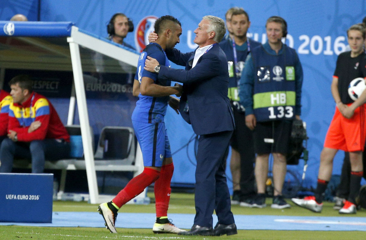 Tréner Francúzska Didier Deschamps so svojim...
