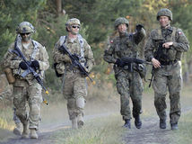 poľsko, nato, vojaci, parašutisti