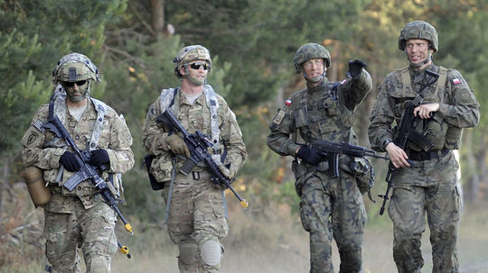 Nawrocki schválil námornú misiu NATO: Poľsko preberá hliadky v kľúčových vodách